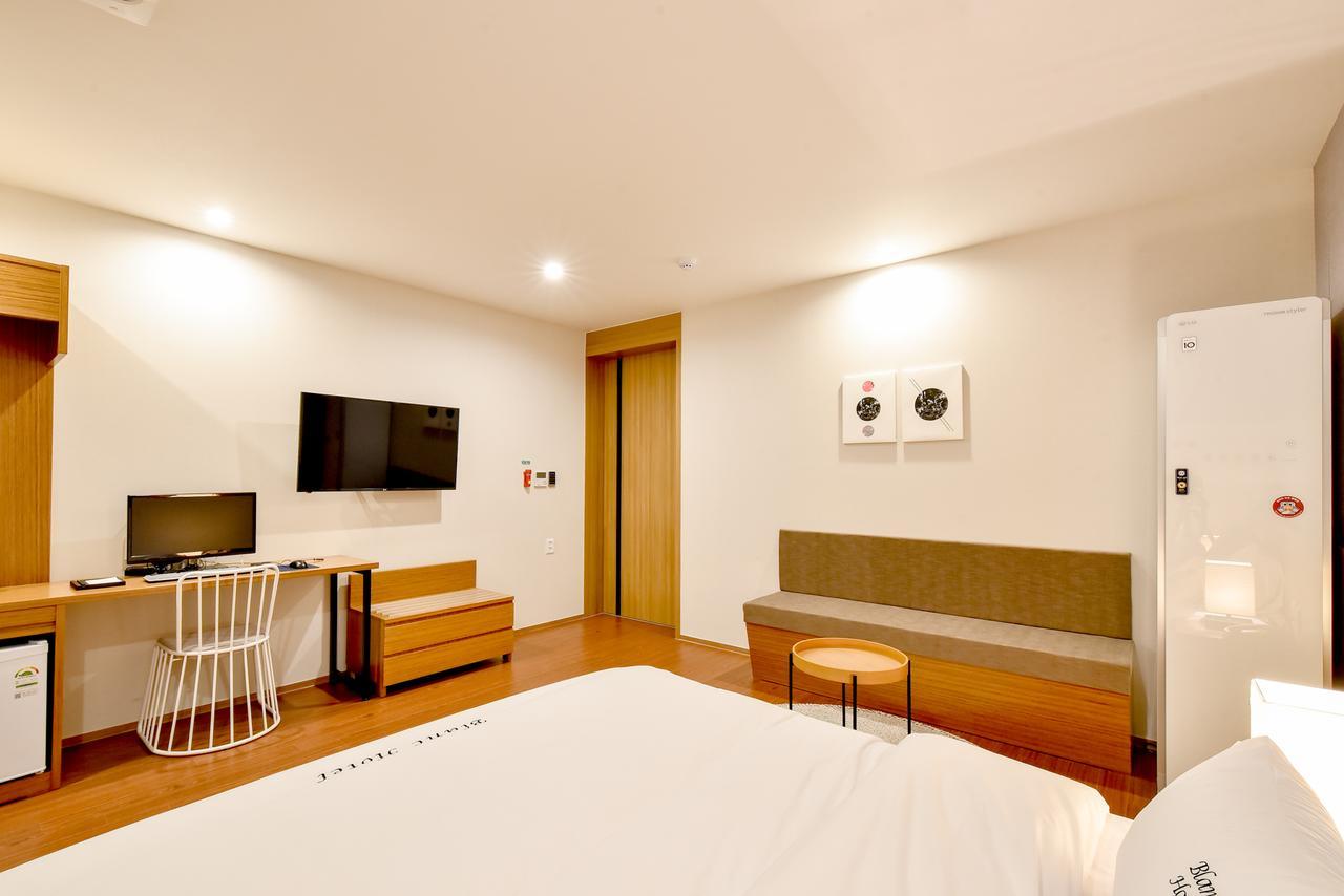 Motel Blanc Business