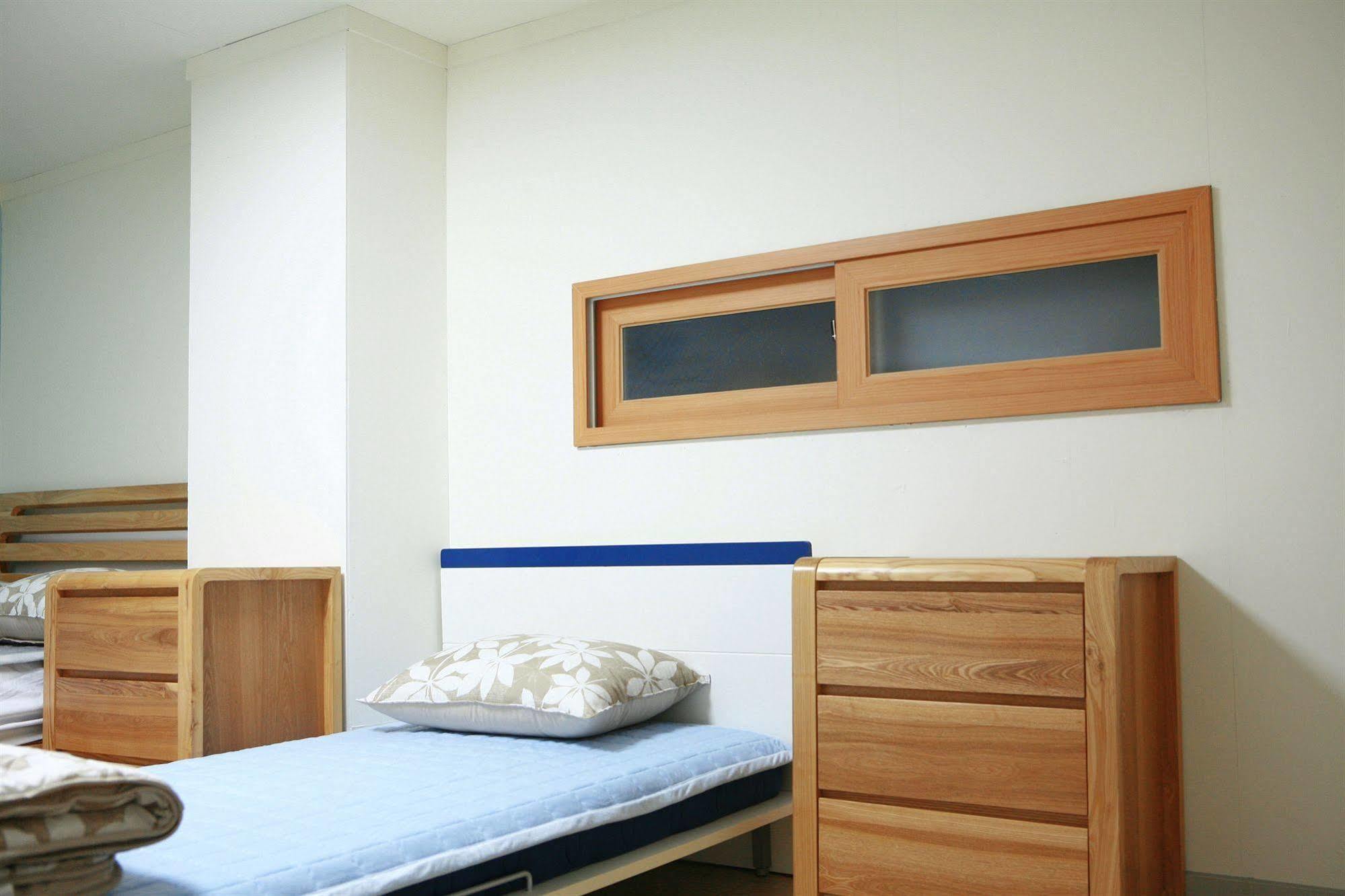 Hostel Mate *