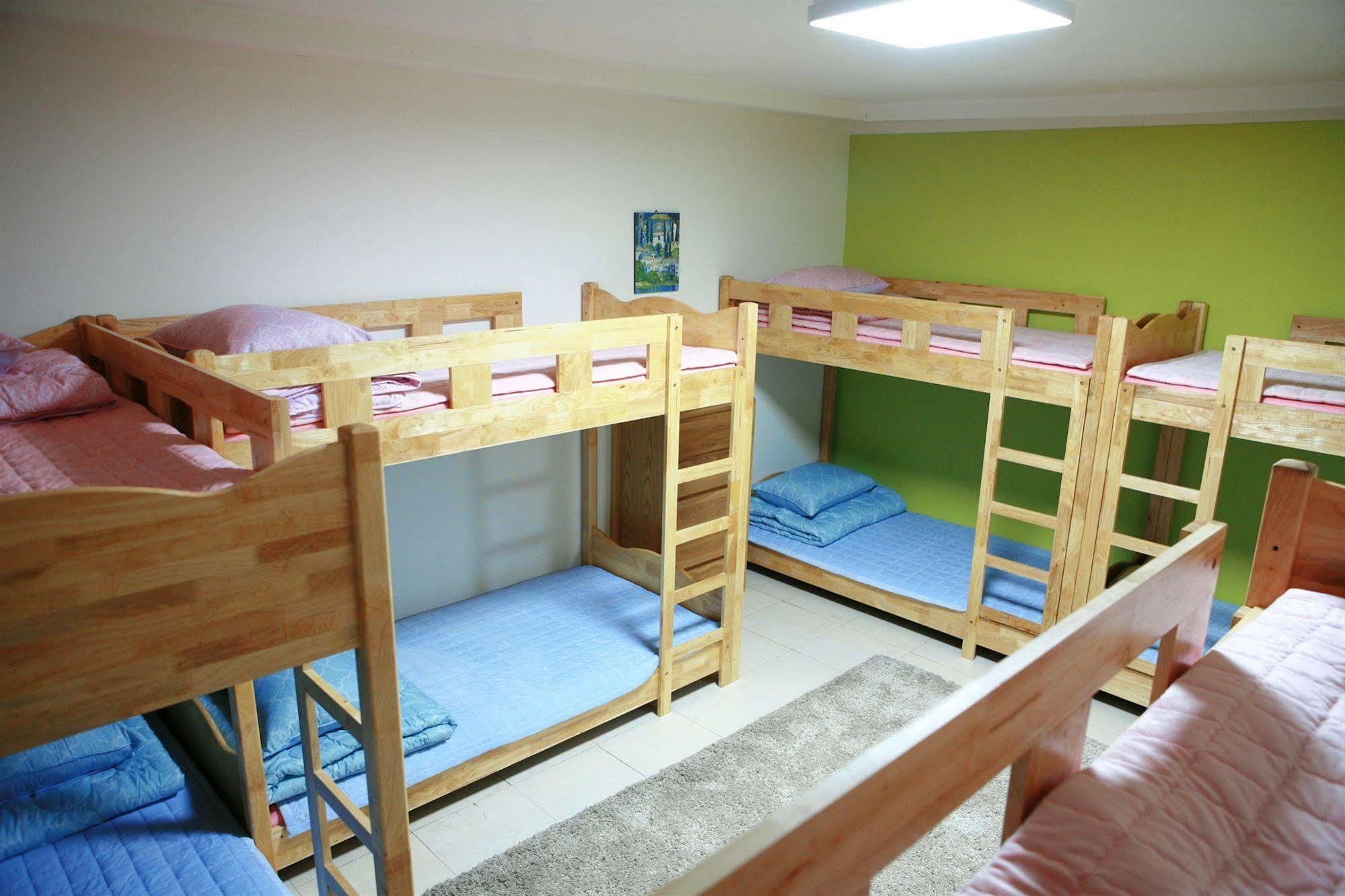 Hostel Mate *