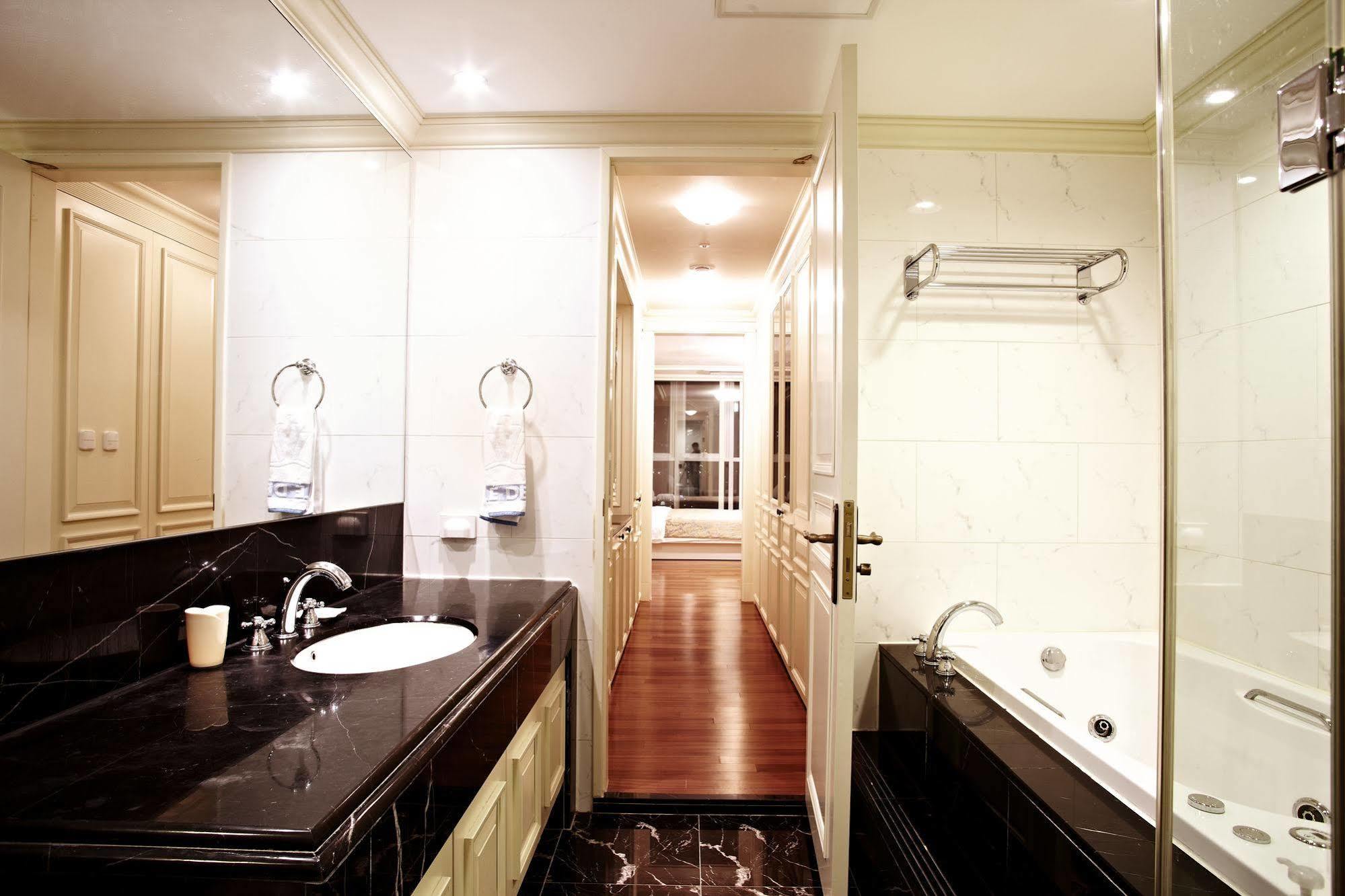 Pale De Cz Lct House Busan