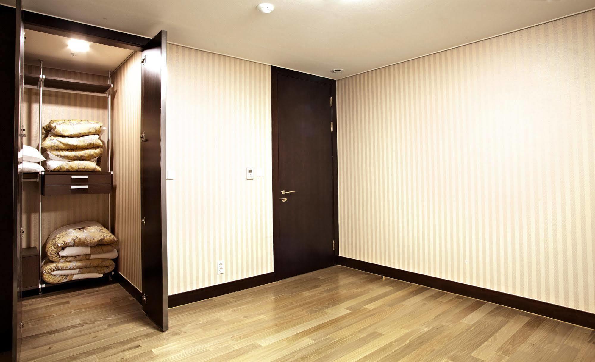 Pale De Cz Lct House *