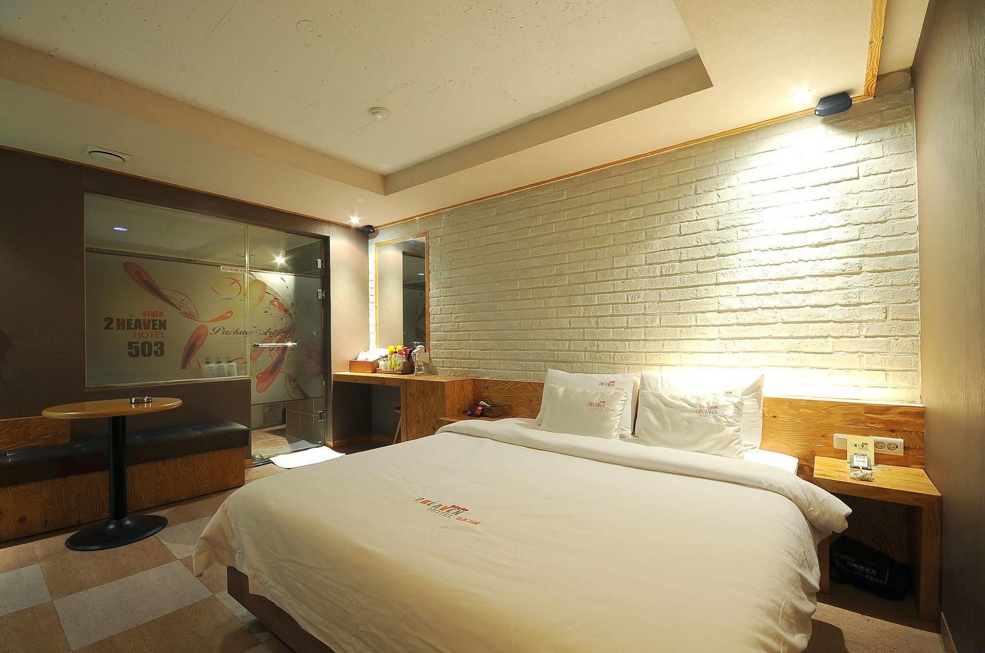 Hotel 2 Heaven *
