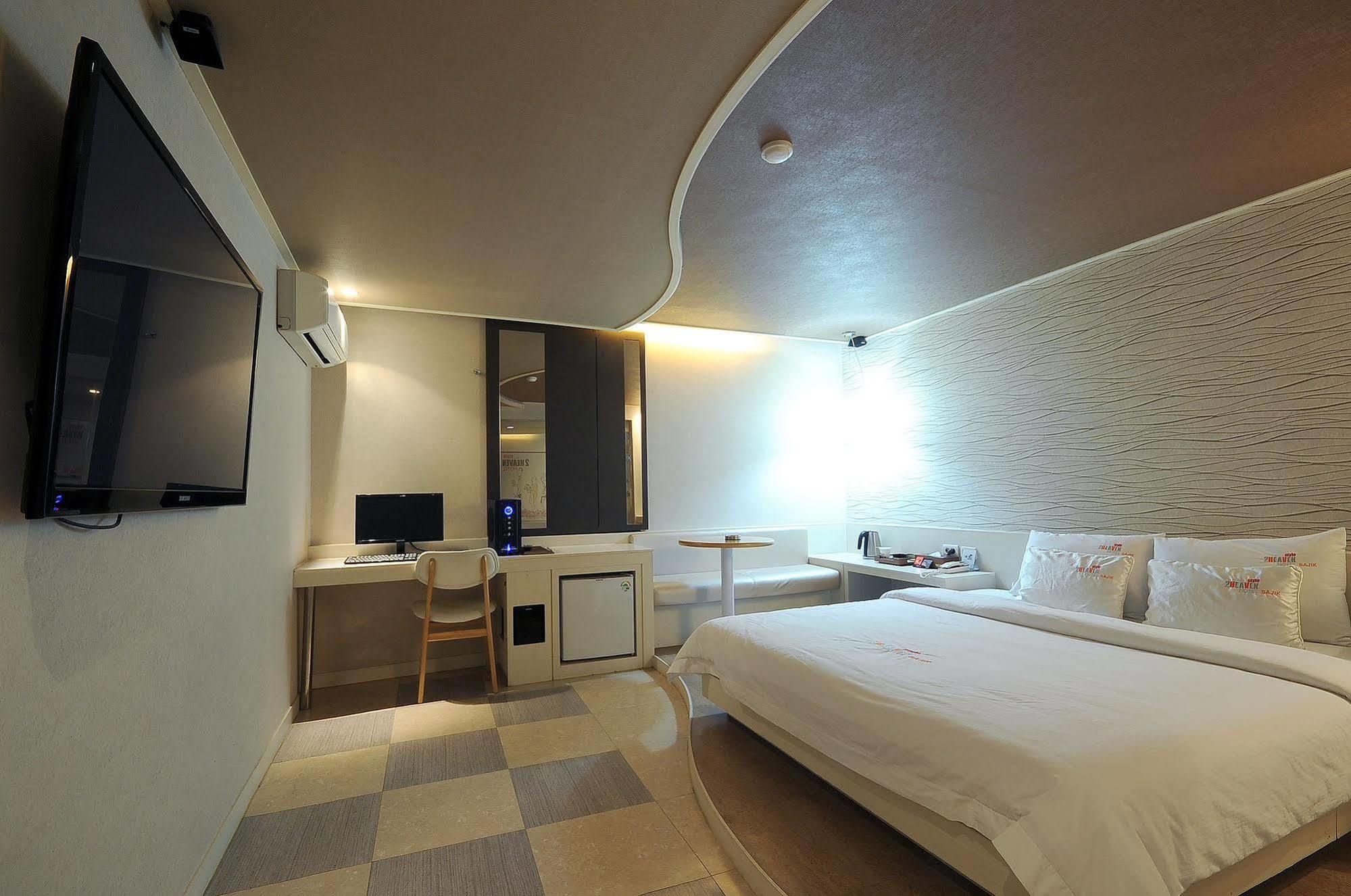 Hotel 2 Heaven *