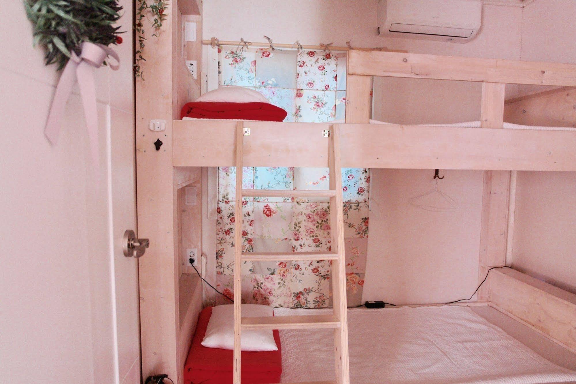 White Island Bed & Breakfast Hostel
