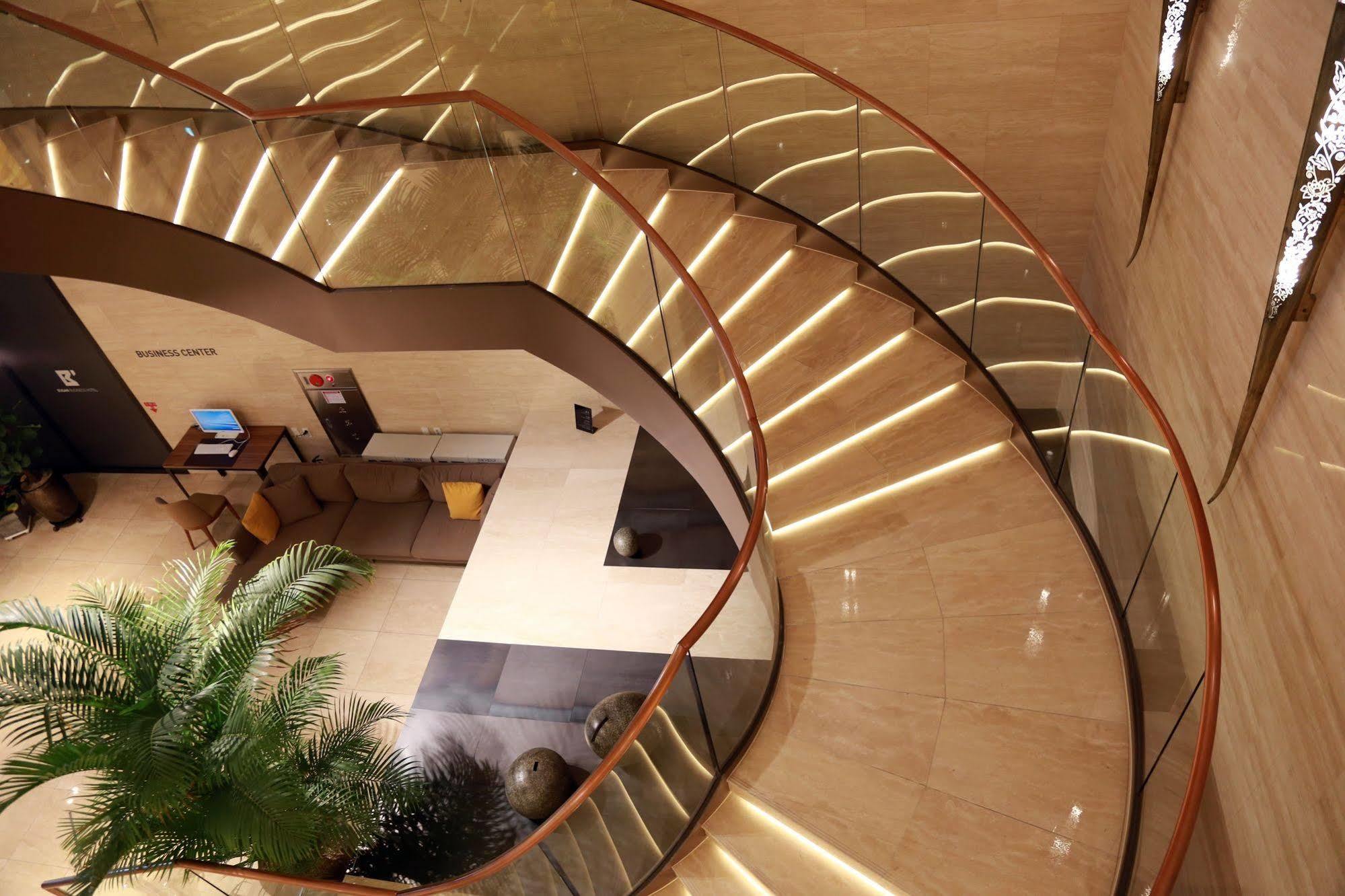 Business Hotel 3*