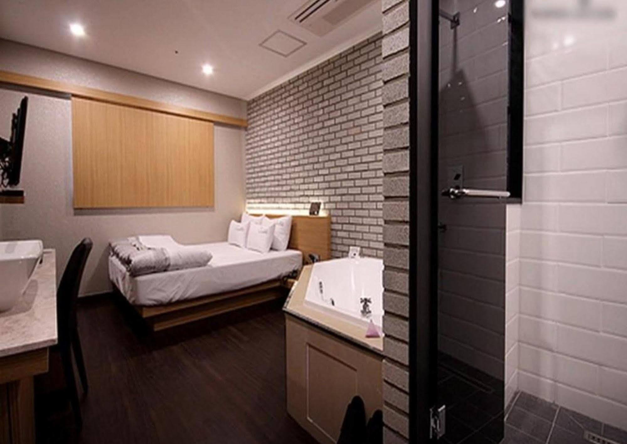 Nampo Comma Hotel