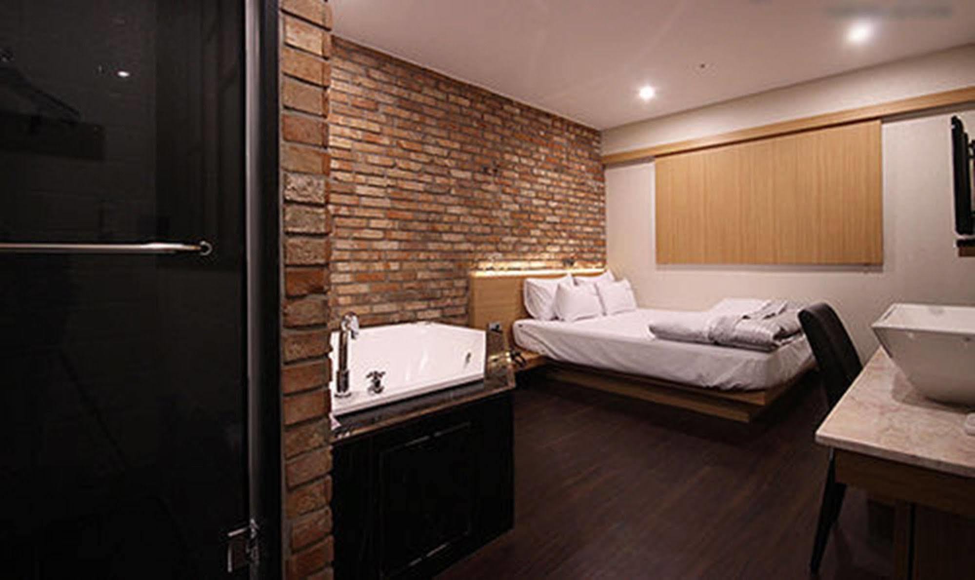 Hotel Nampo Comma 2*