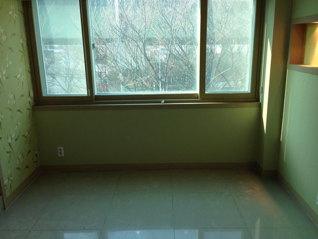 Champ Apartment Busan