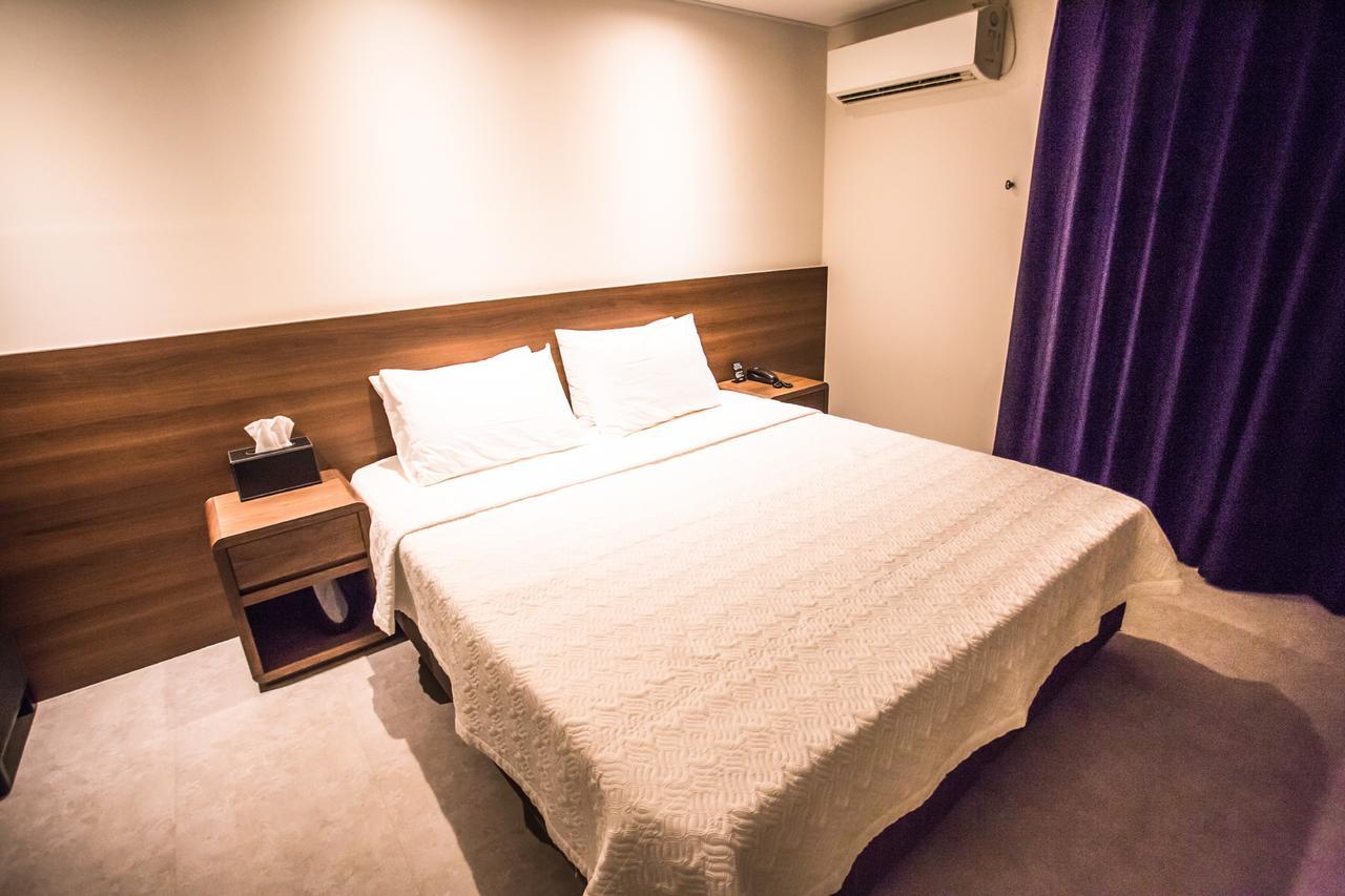 Egg Motel 3*