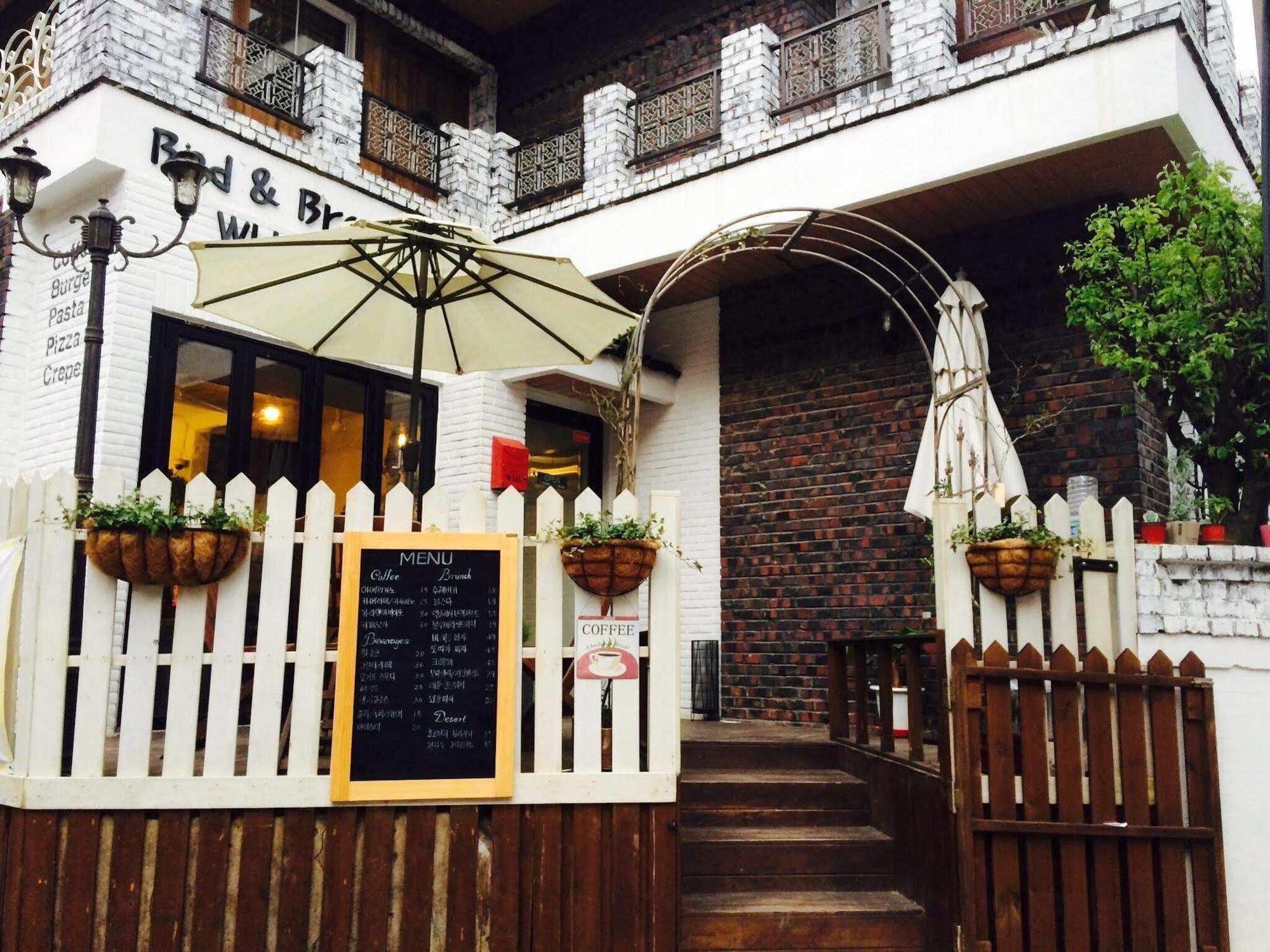 Hostel White Island Bed & Breakfast *