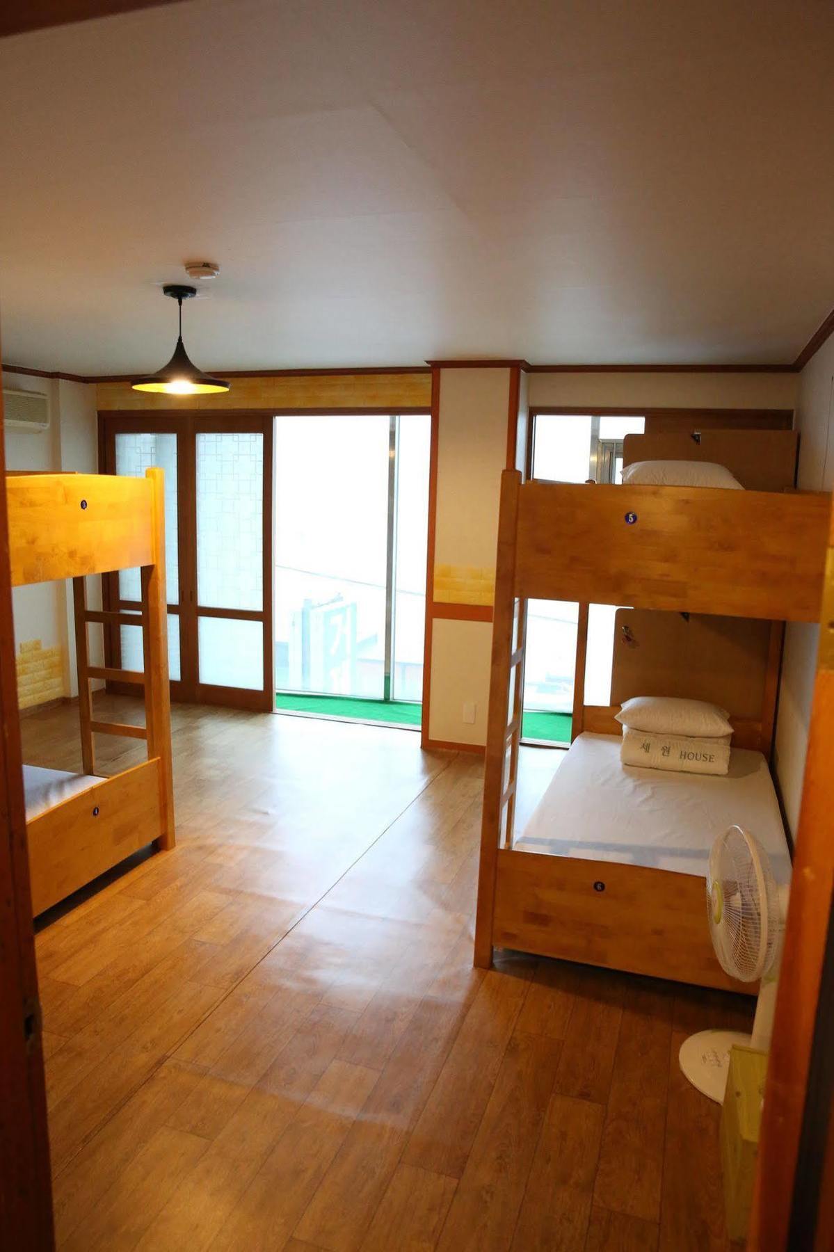 Yes Hostel Busan