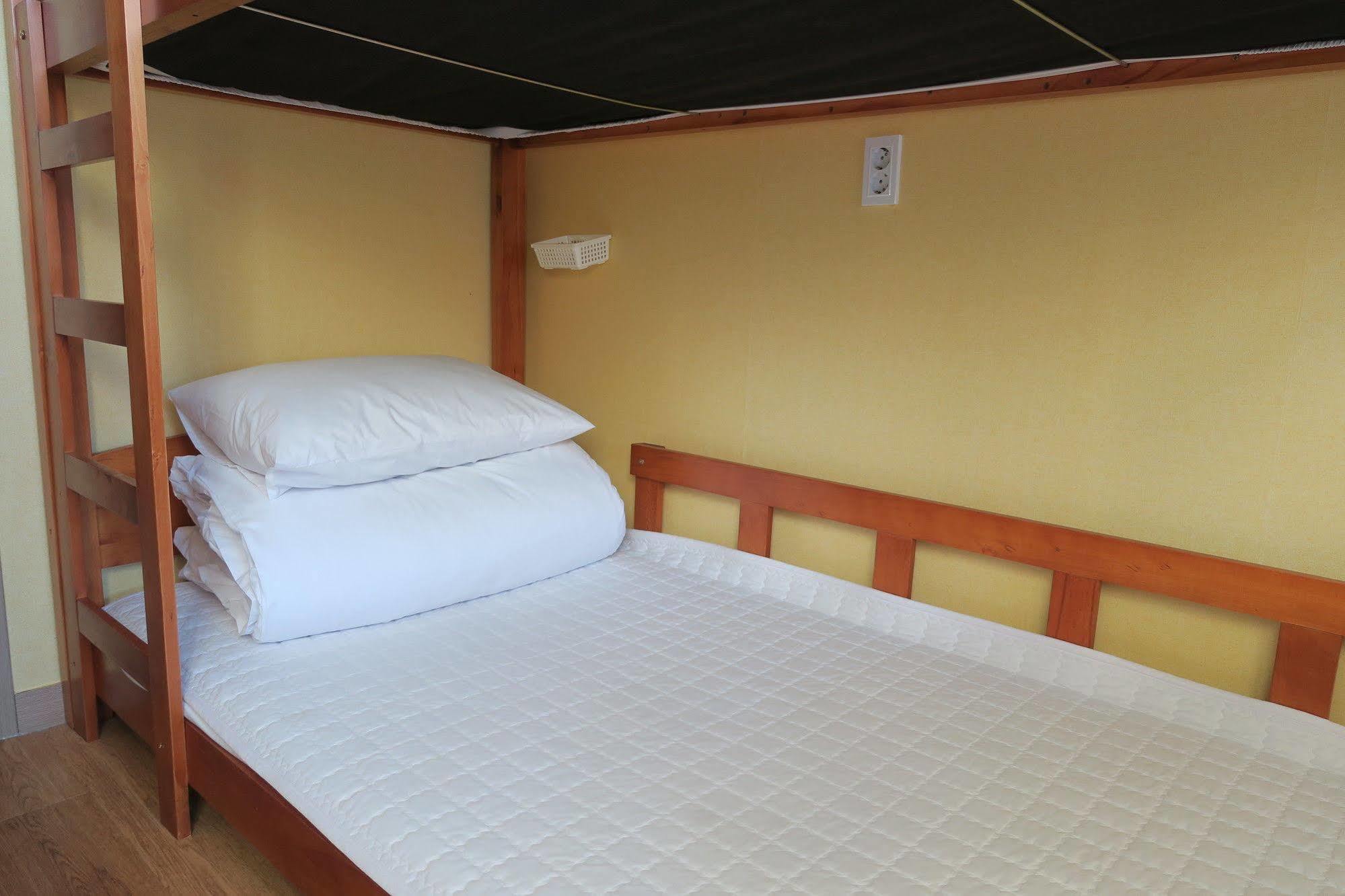Hyu+ - Hotel 2*
