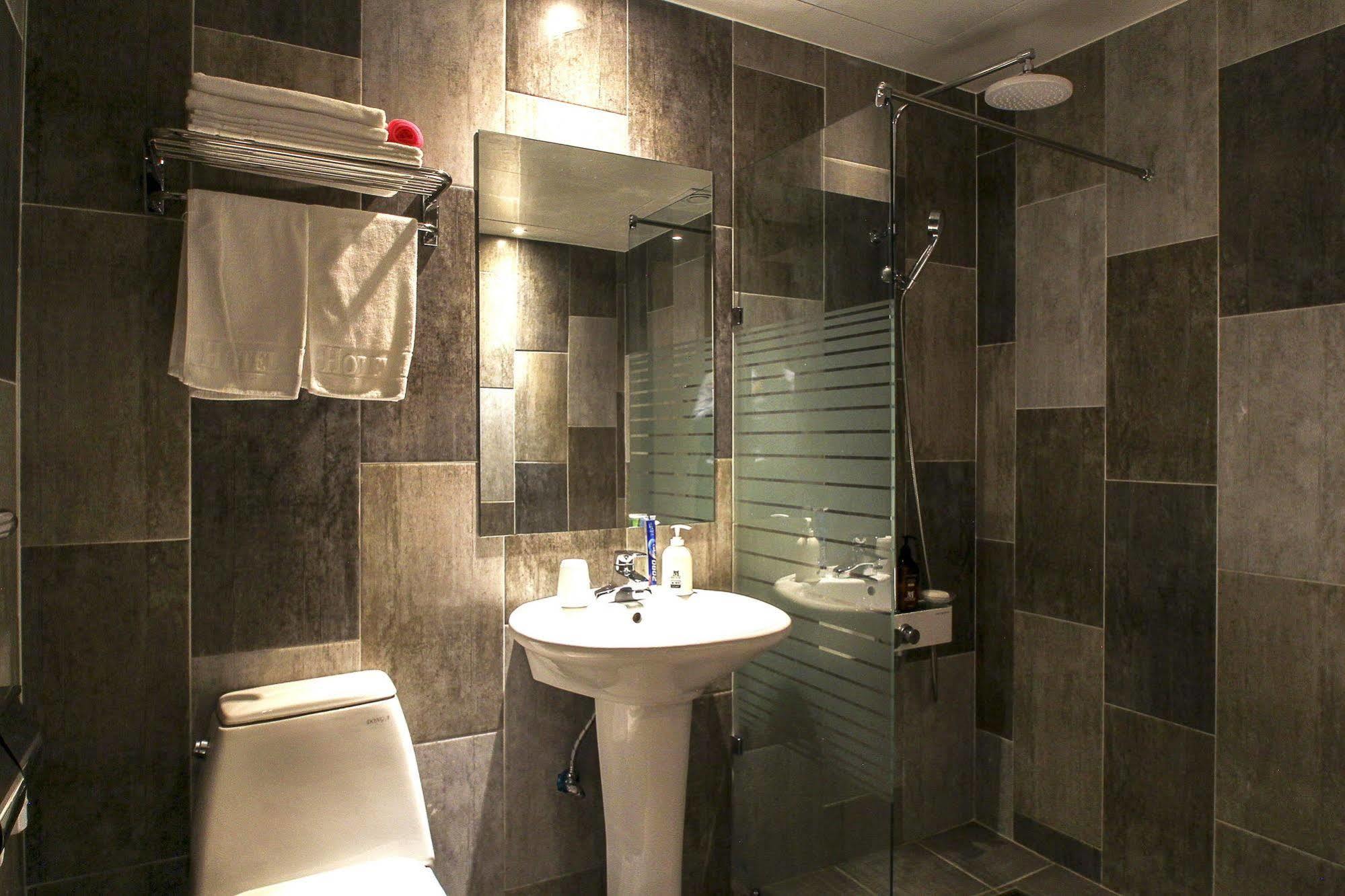 The Hotel 2*