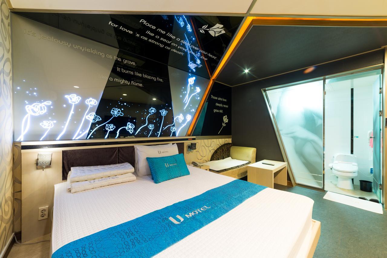 Hotel U
