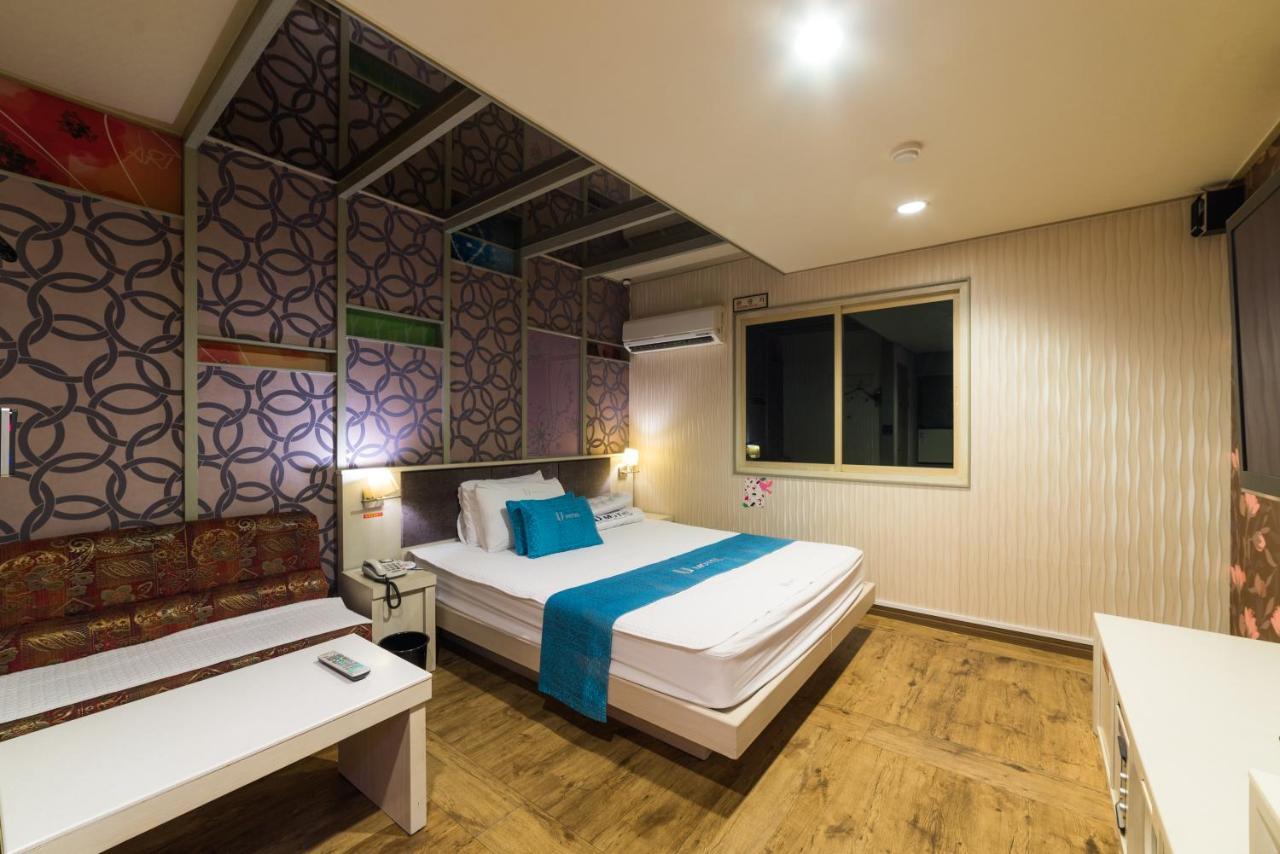 U Hotel