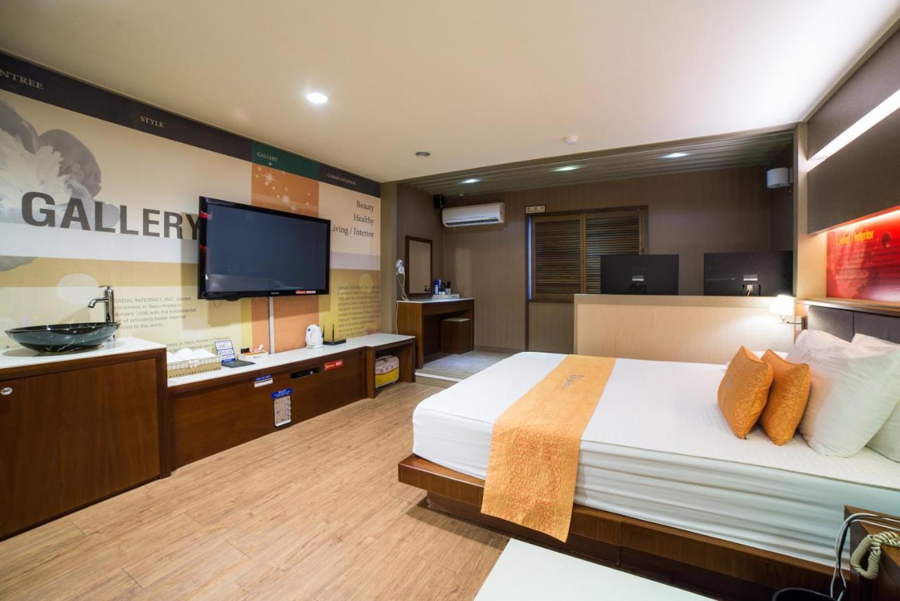 U Hotel 2*
