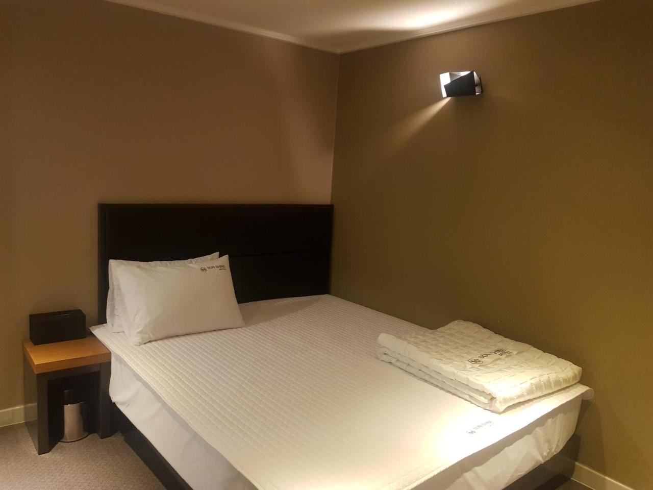 Sunshine Motel *