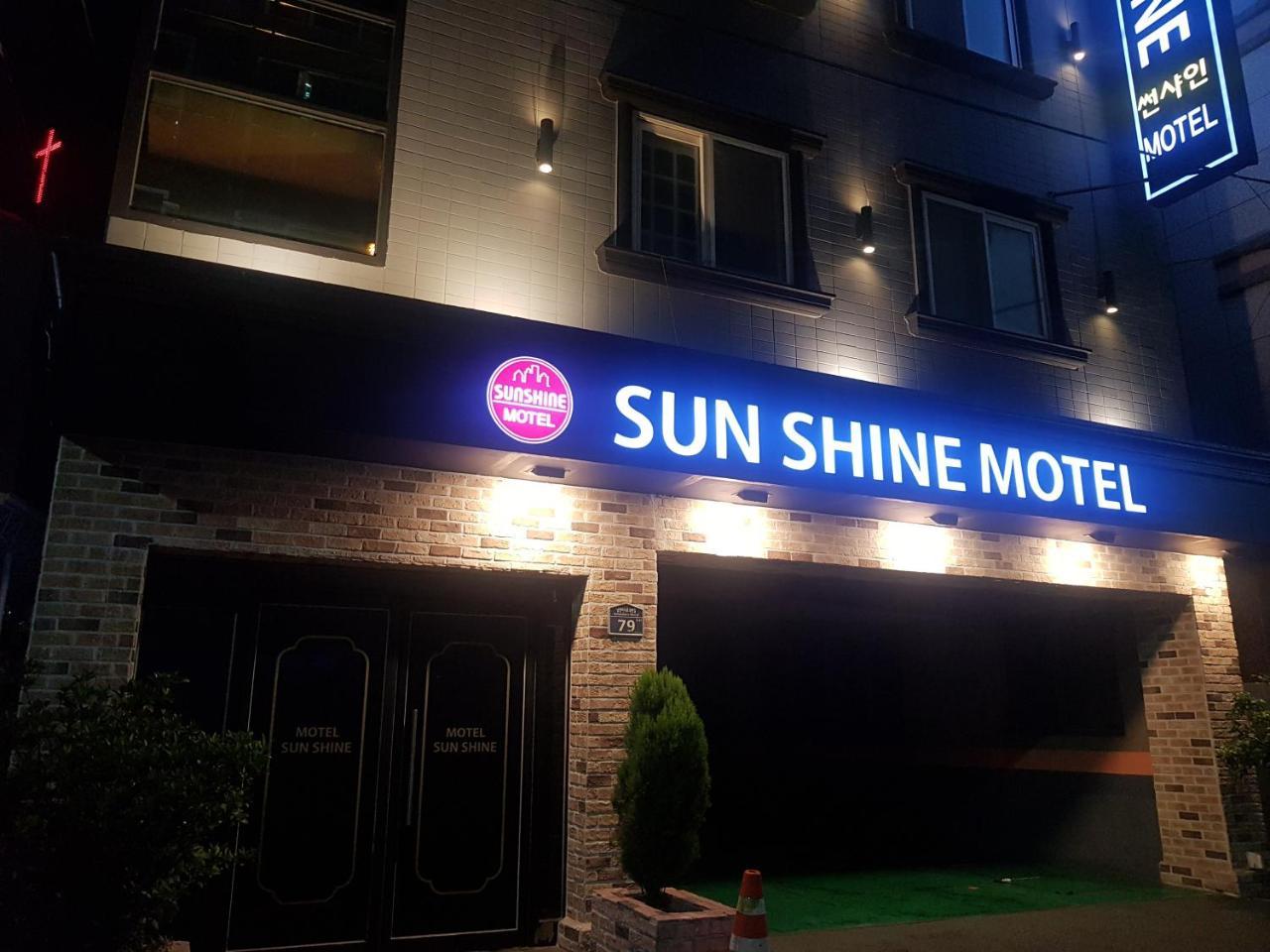 Sunshine Motel *