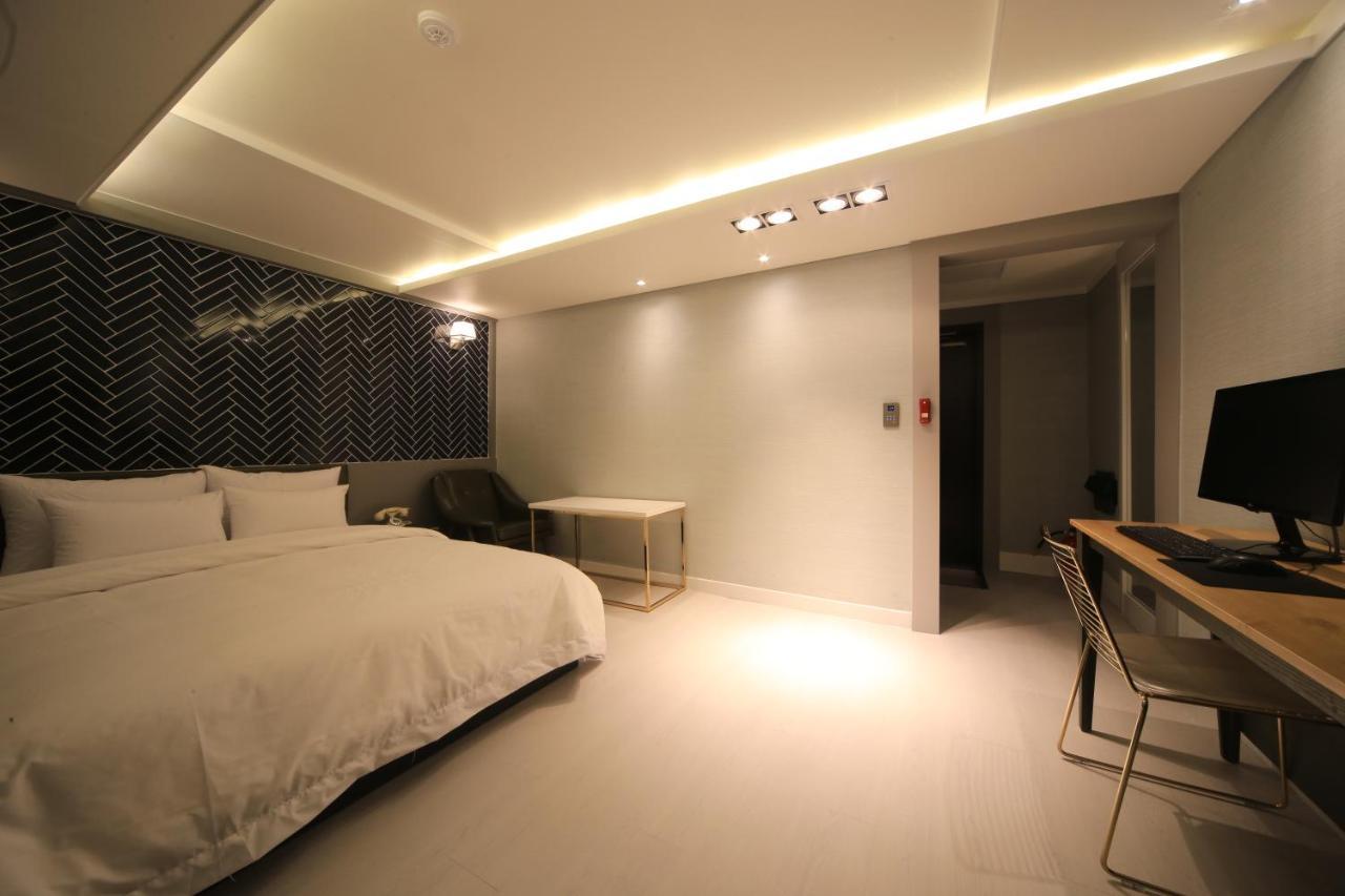 Hotel Cheese