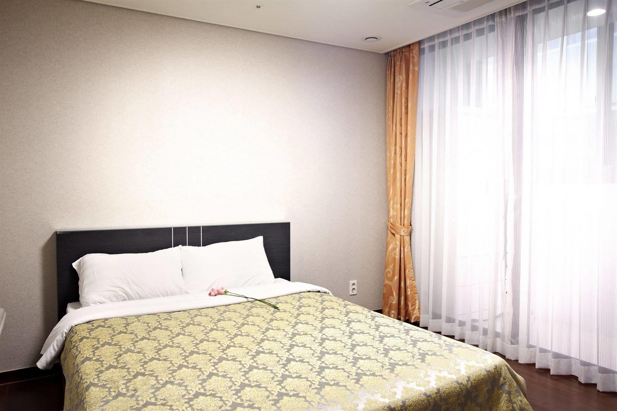 Pale De Cz Lct House *