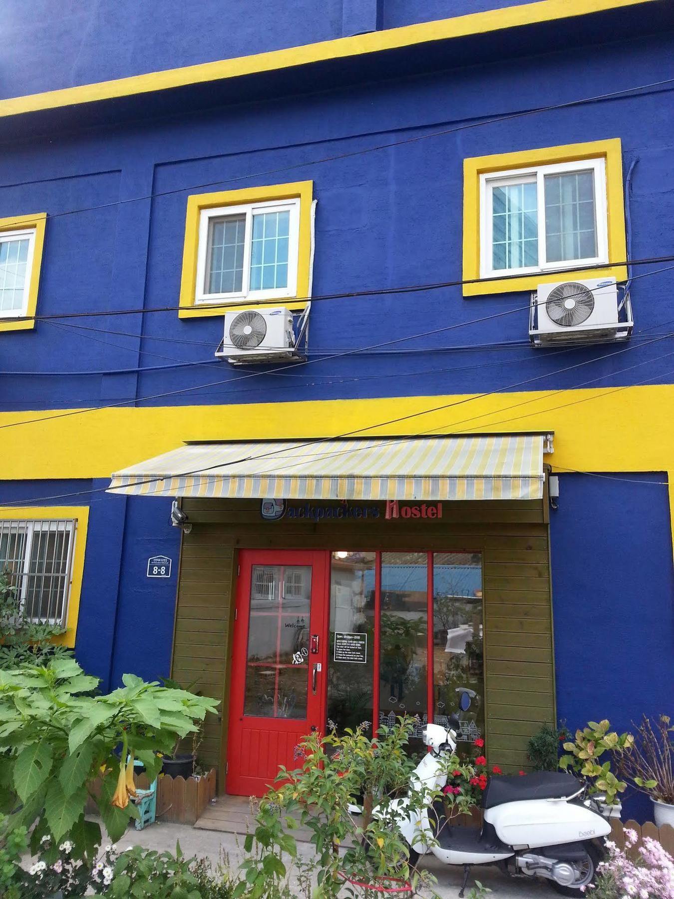 Hostel Blue Backpackers *