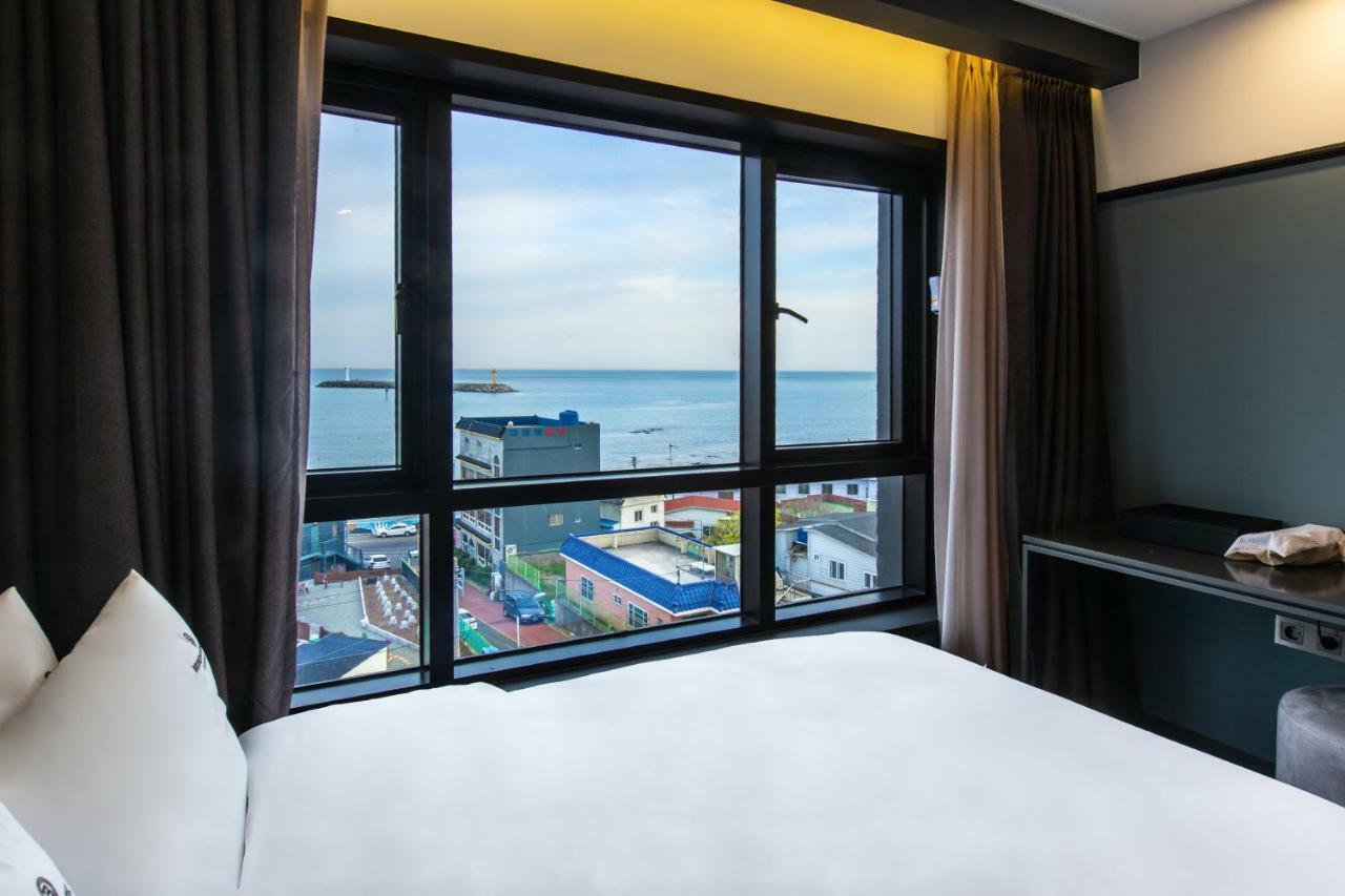 Brown Dot Gijang Yeonhwari Busan
