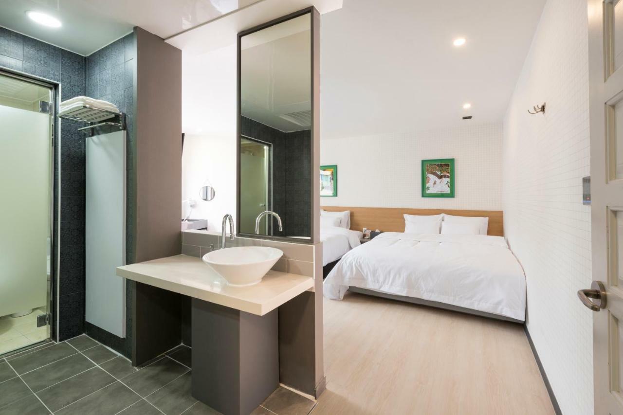No. 25 Yongho Hotel Busan