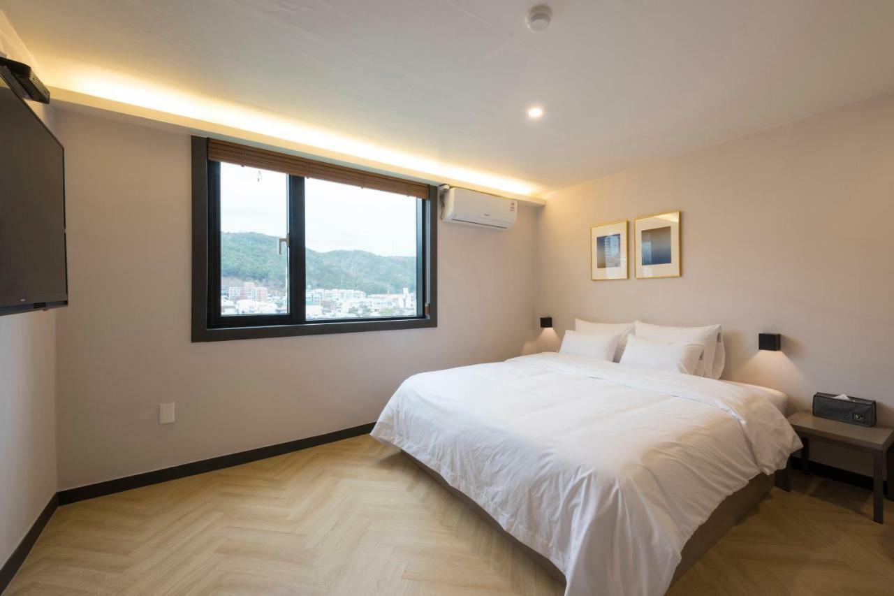 No. 25 Yongho Hotel Busan