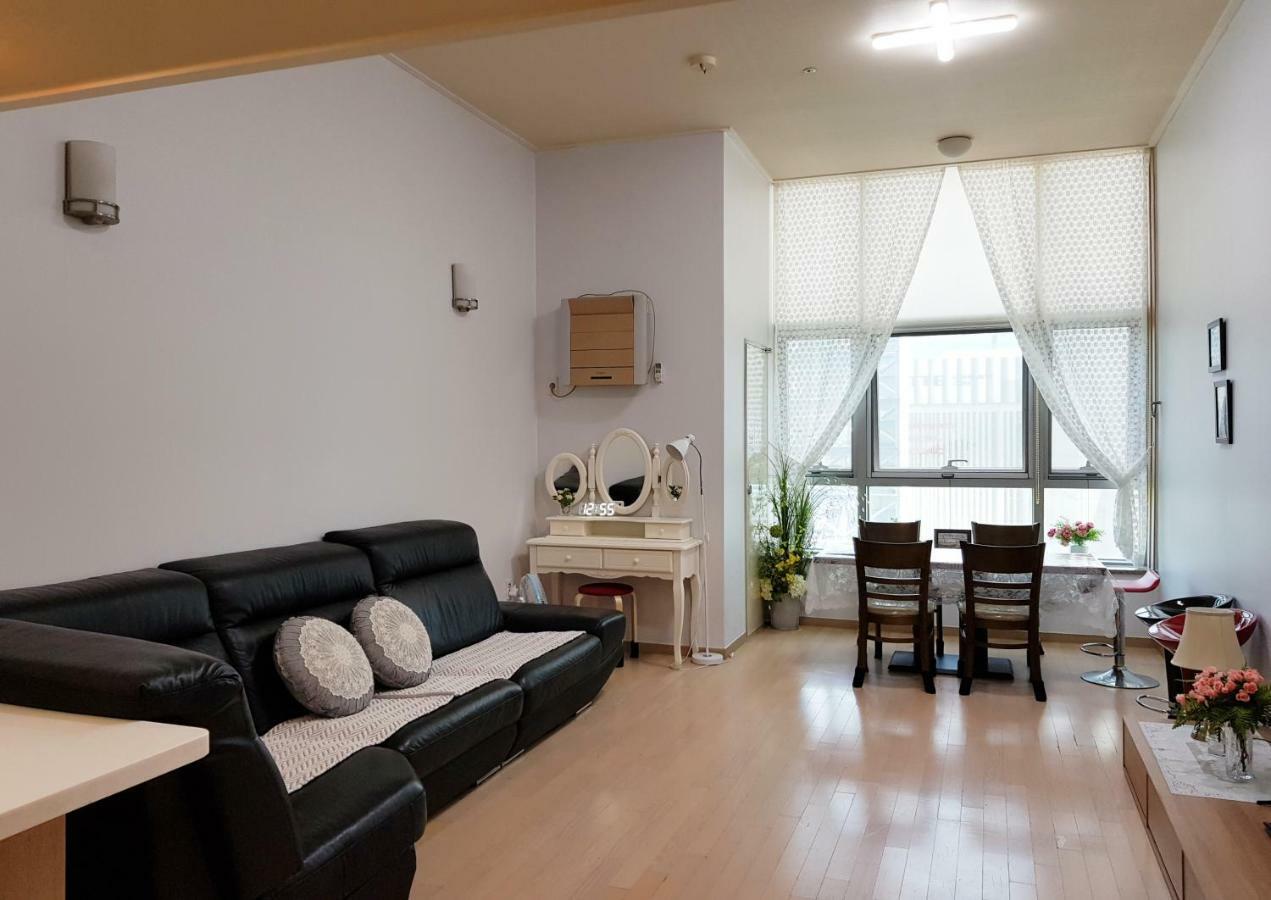 Lotte Apartment 1 *