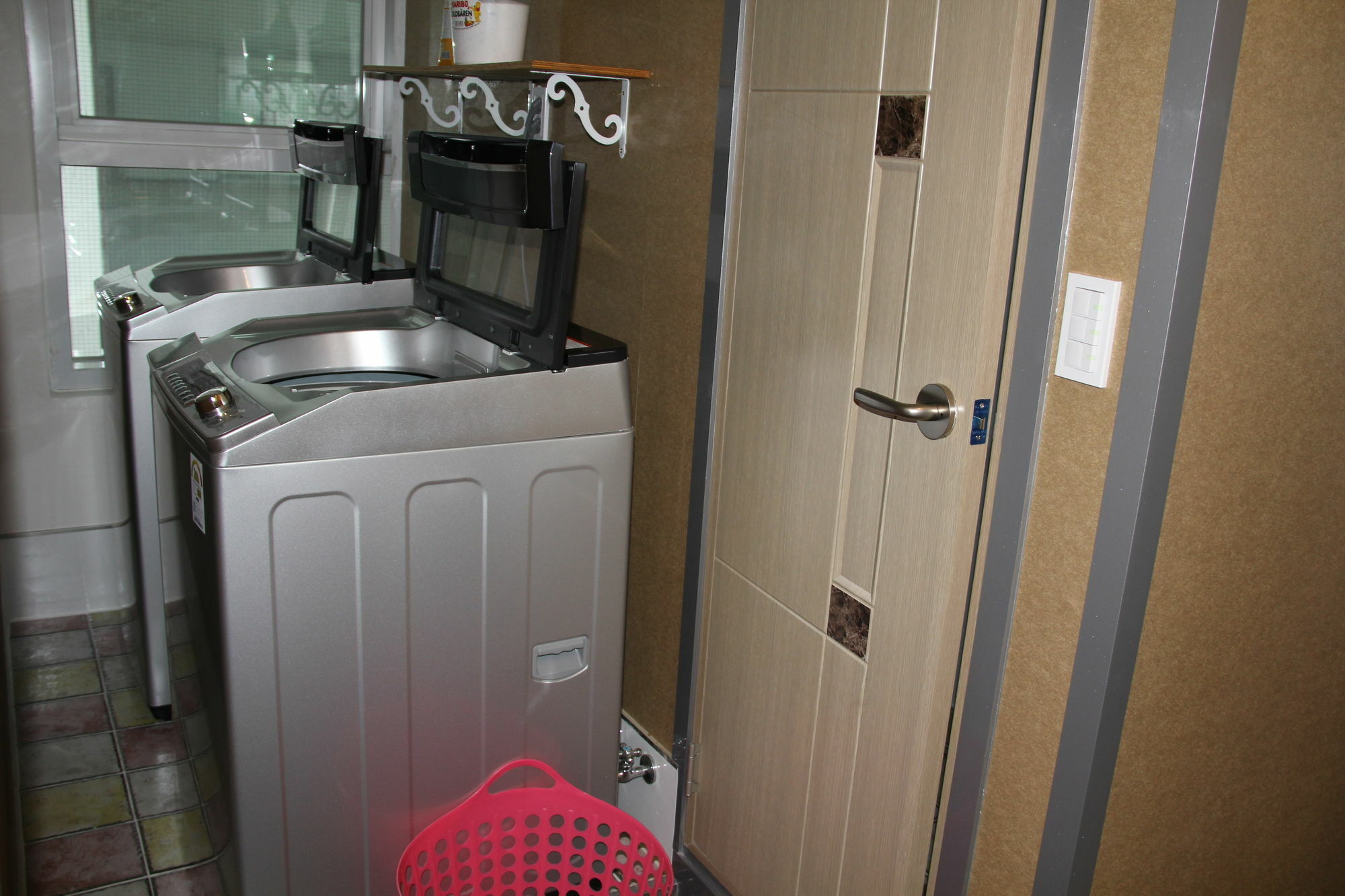 Hyu+ - Hotel Busan