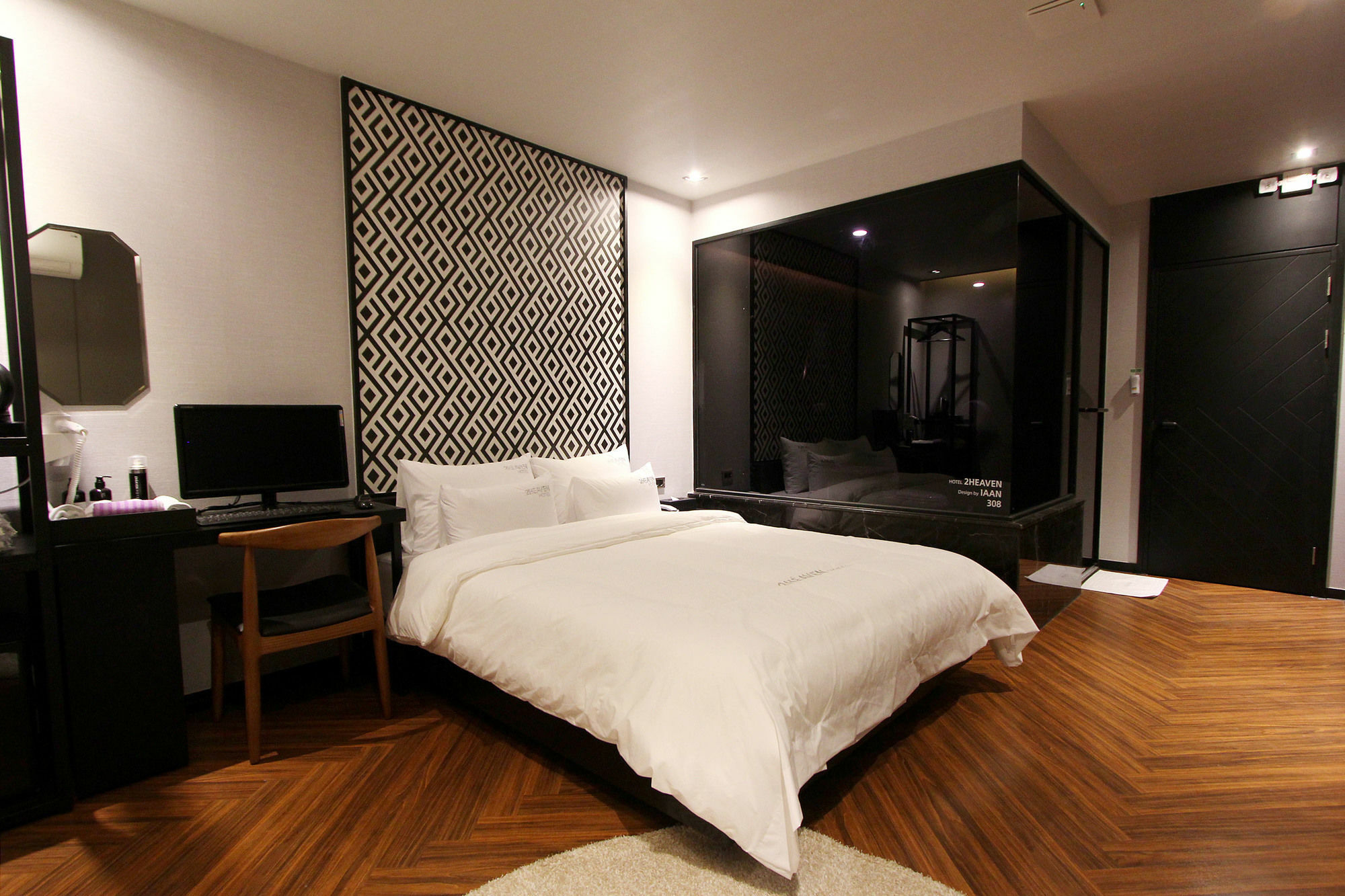 To Heaven Hotel 2*