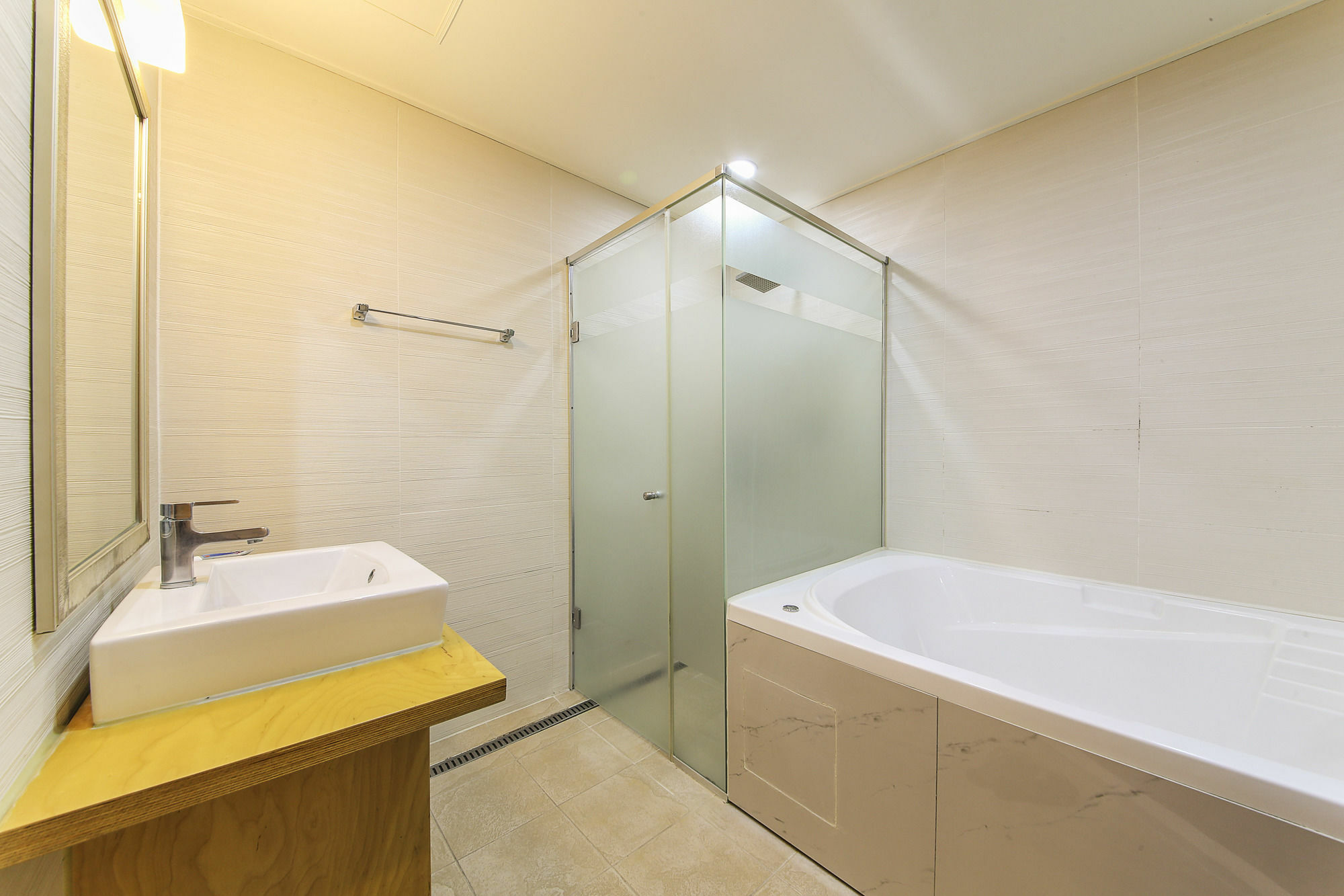 V Hotel 2*