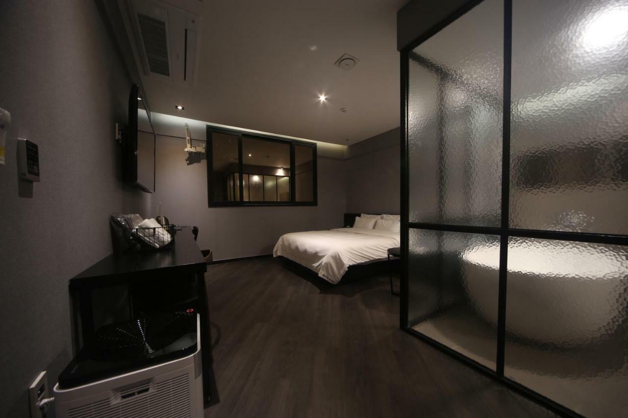 Hotel Beomil Brown Dot 2*