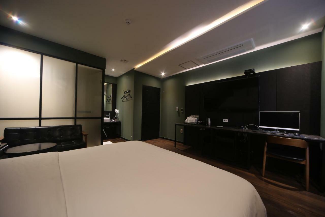 Hotel Beomil Brown Dot 2*