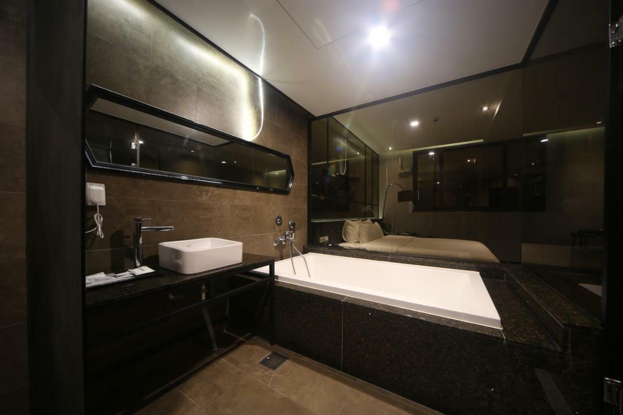Hotel Beomil Brown Dot 2*