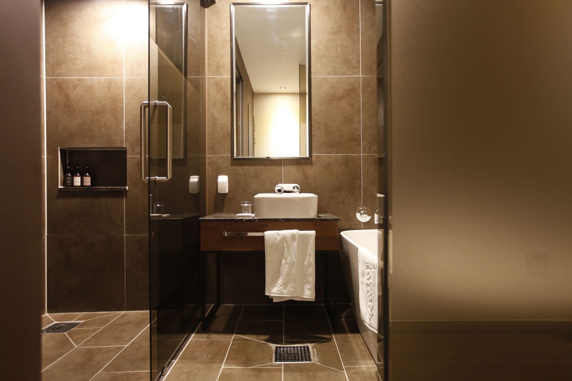 Brown Dot Station Hotel