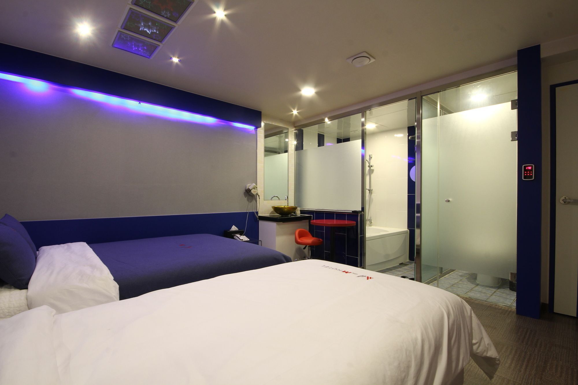 The M Hotel 2*