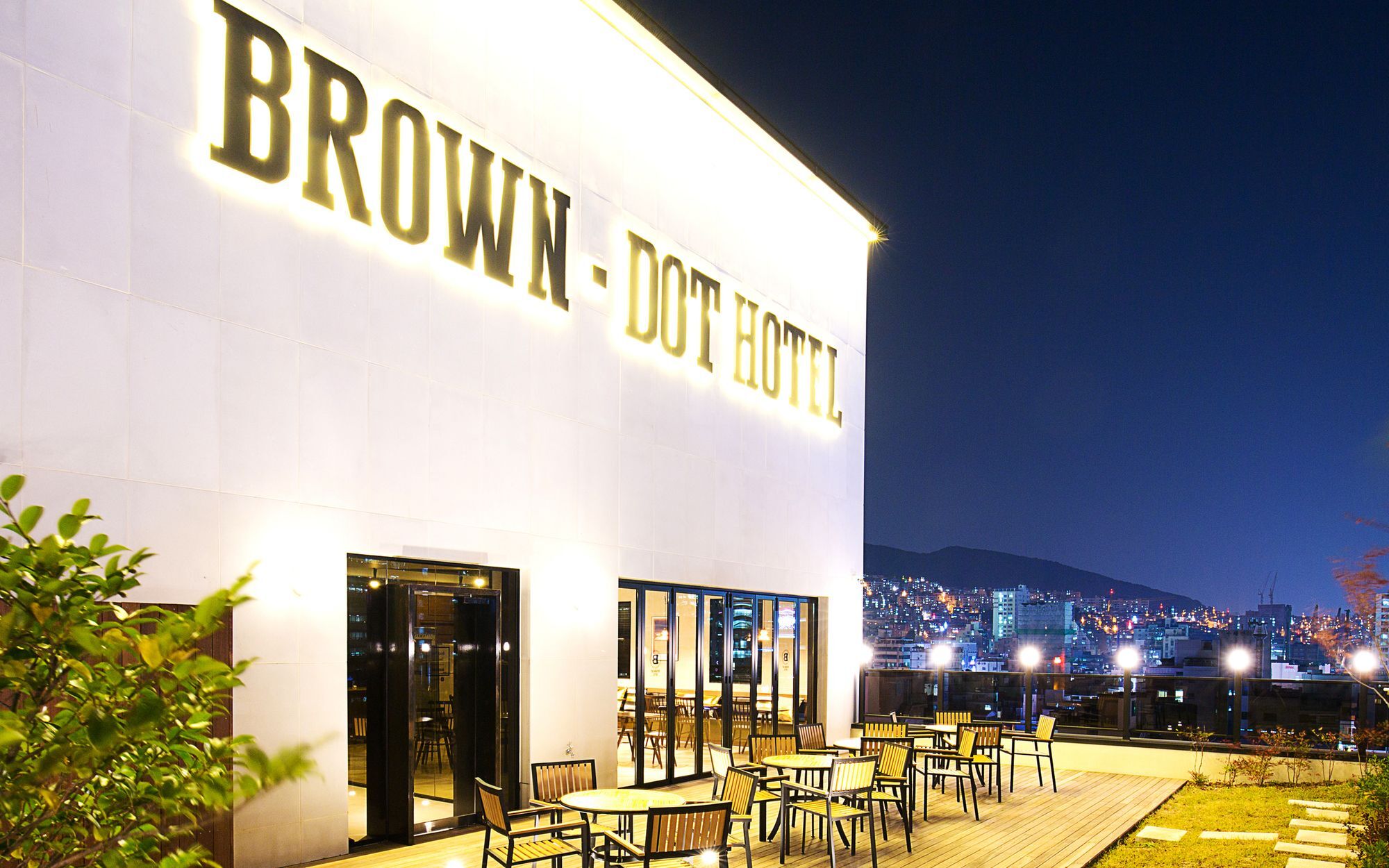 Hotel Brown Dot Station 3*