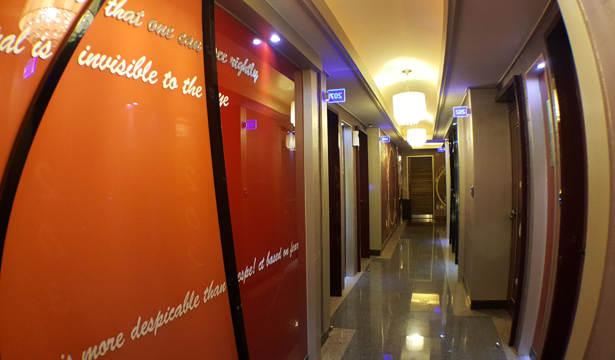 Hotel U