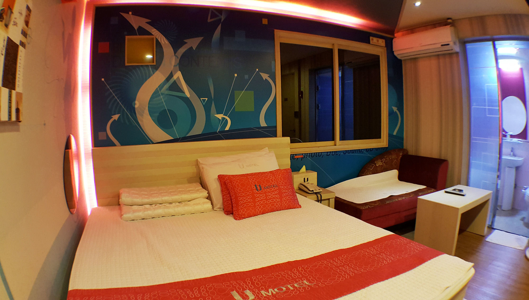 Hotel U