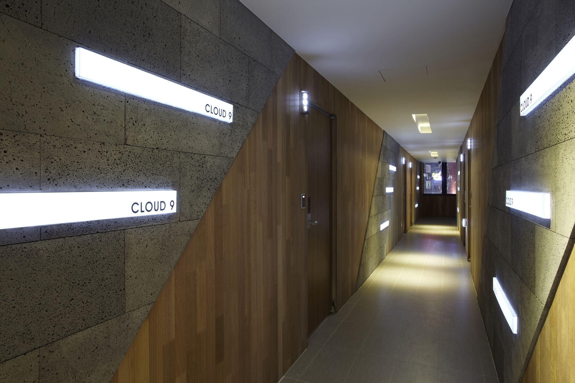 Cloud 9 Hotel 2*