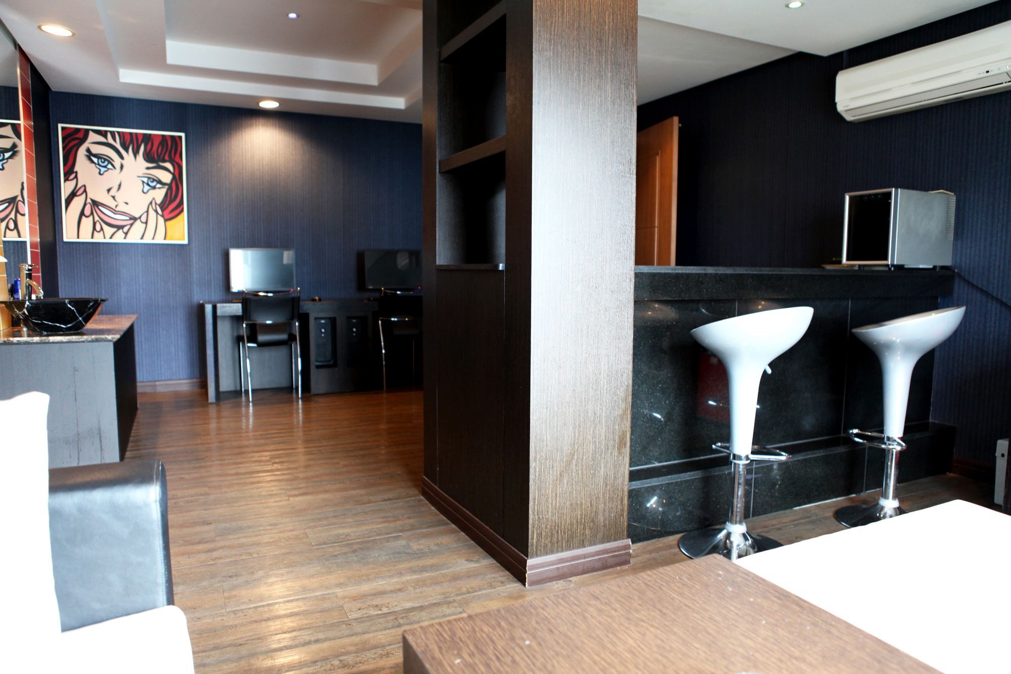 Motel V Songdo 2*