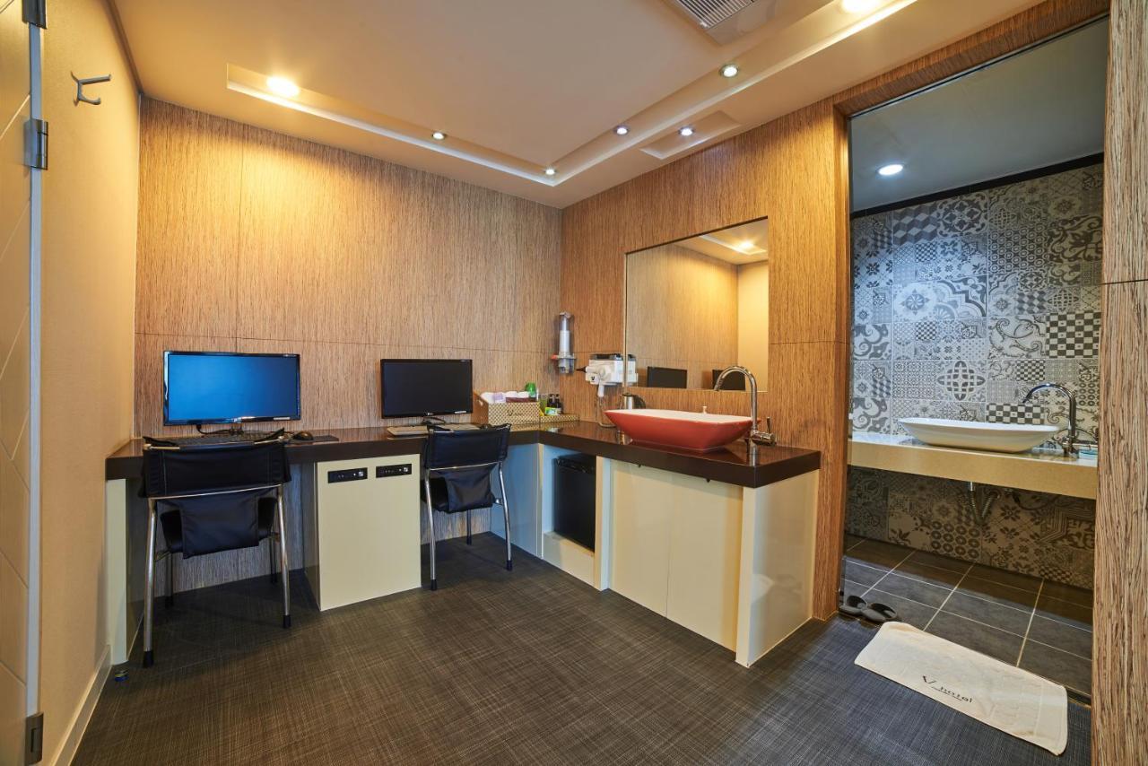 Premium V Hotel