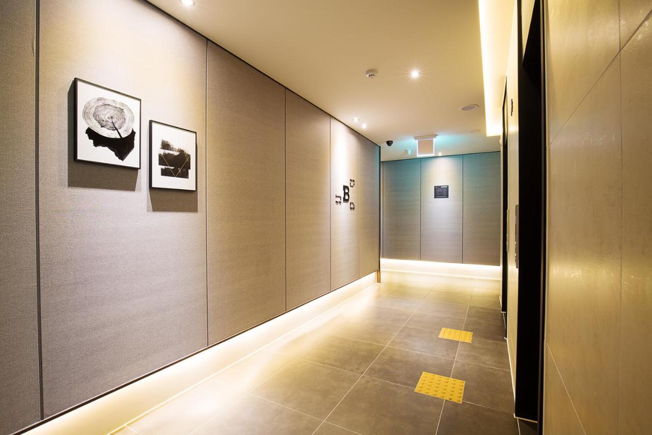 Hotel Brown Dot Station 3*