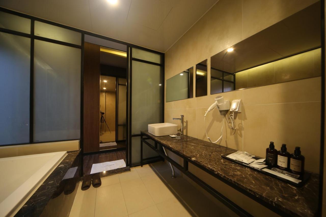 Hotel Beomil Brown Dot