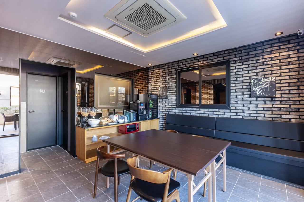 Hotel Beomil Brown Dot