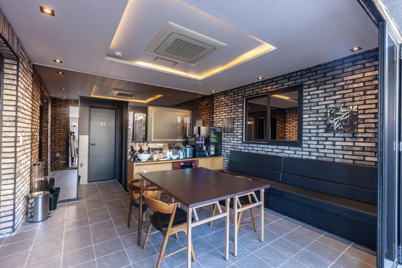 Beomil Brown Dot Hotel 2*