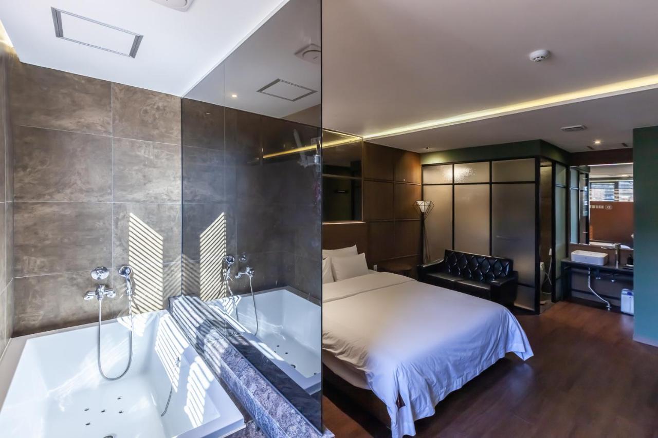 Beomil Brown Dot Hotel