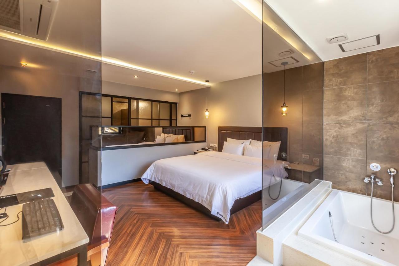 Beomil Brown Dot Hotel