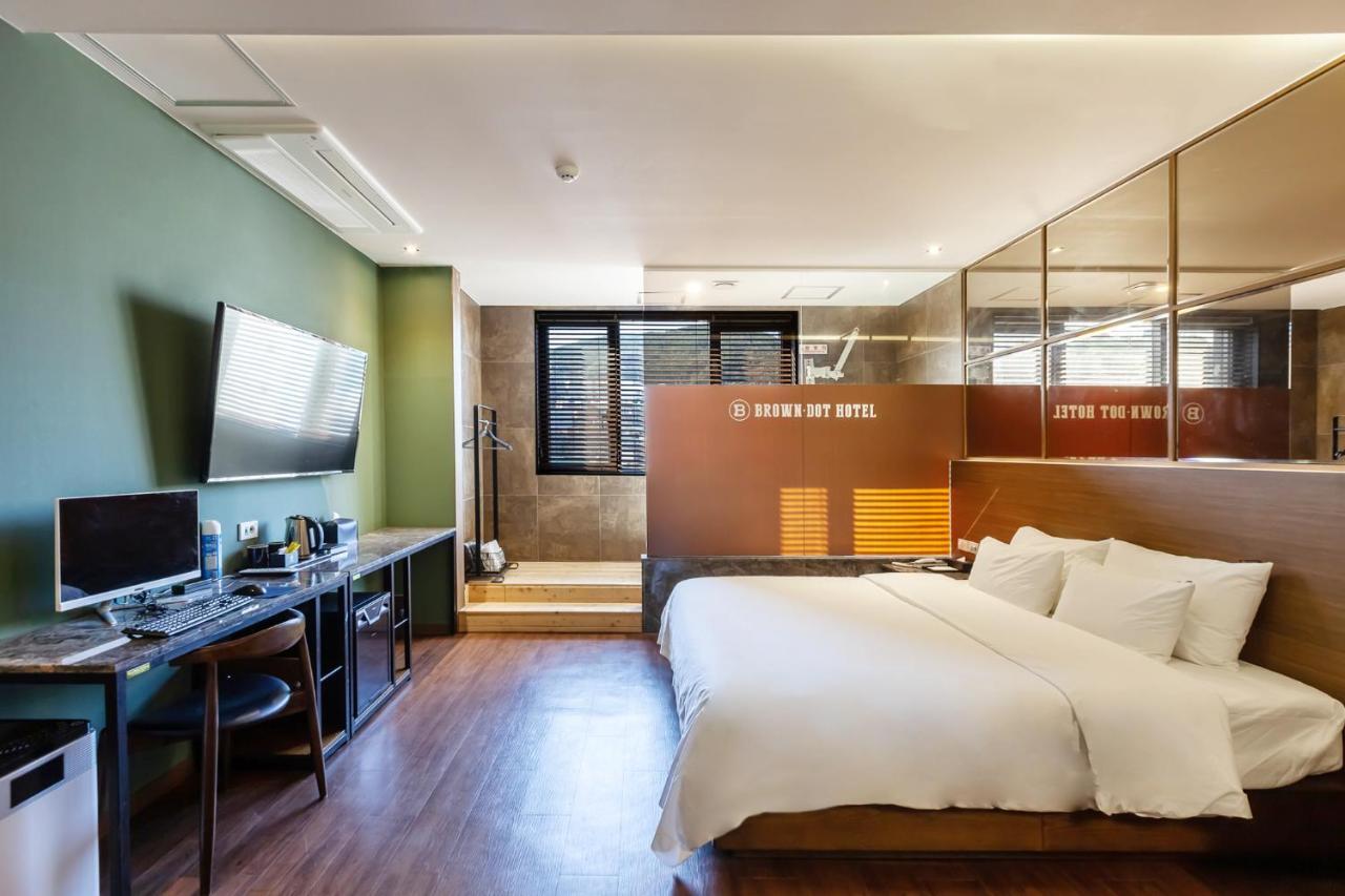 Beomil Brown Dot Hotel